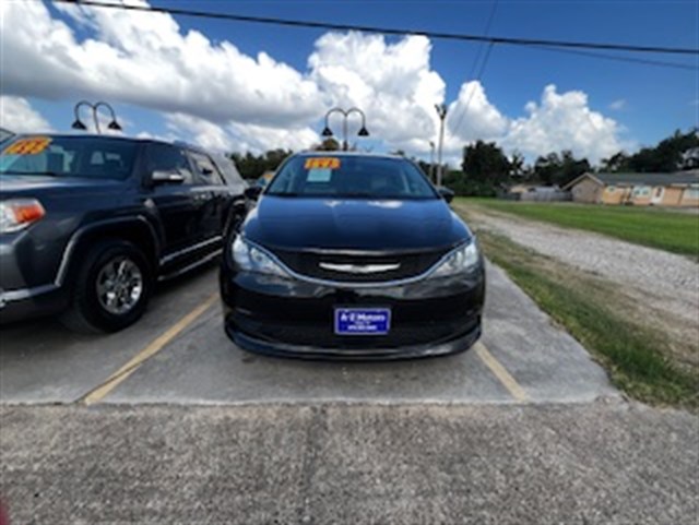 2021 Chrysler Voyager's photo