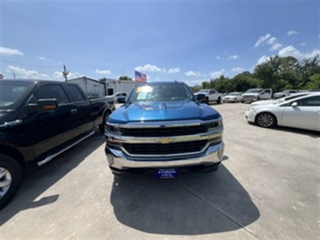 2018 Chevrolet Silverado 1500 LT Crew Cab Short Box's photo