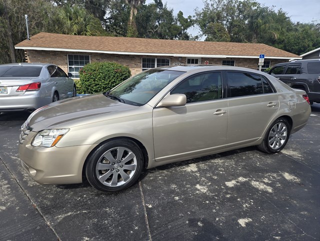 2005 Toyota Avalon XLS's photo