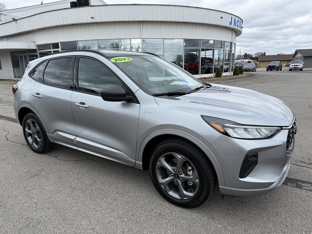 2023 Ford Escape ST-Line photo 2