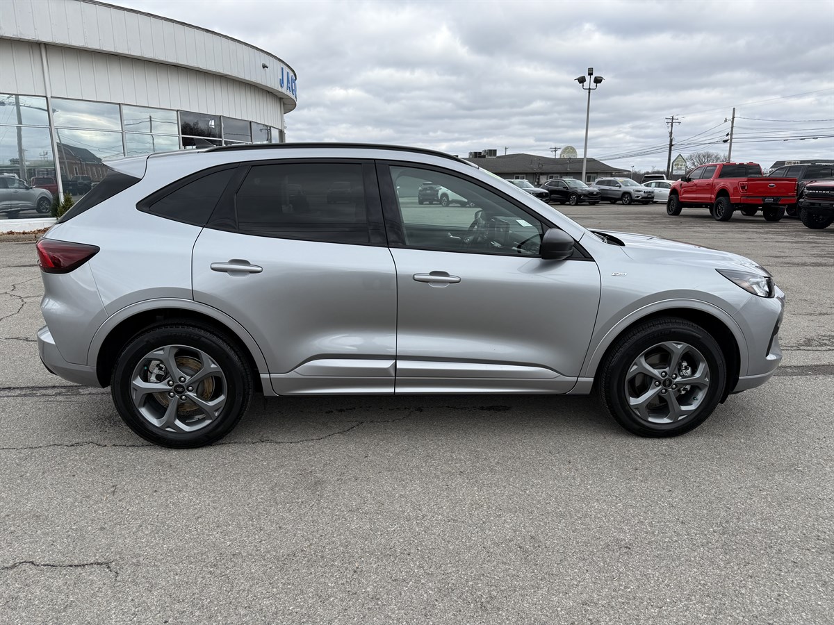 2023 Ford Escape ST-Line photo 5