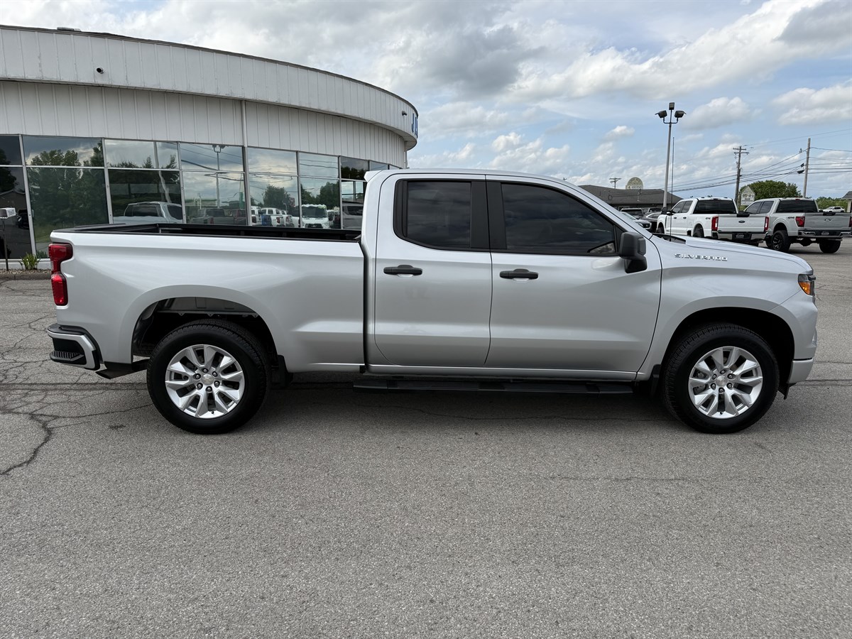 2022 Chevrolet Silverado 1500 Custom photo 10