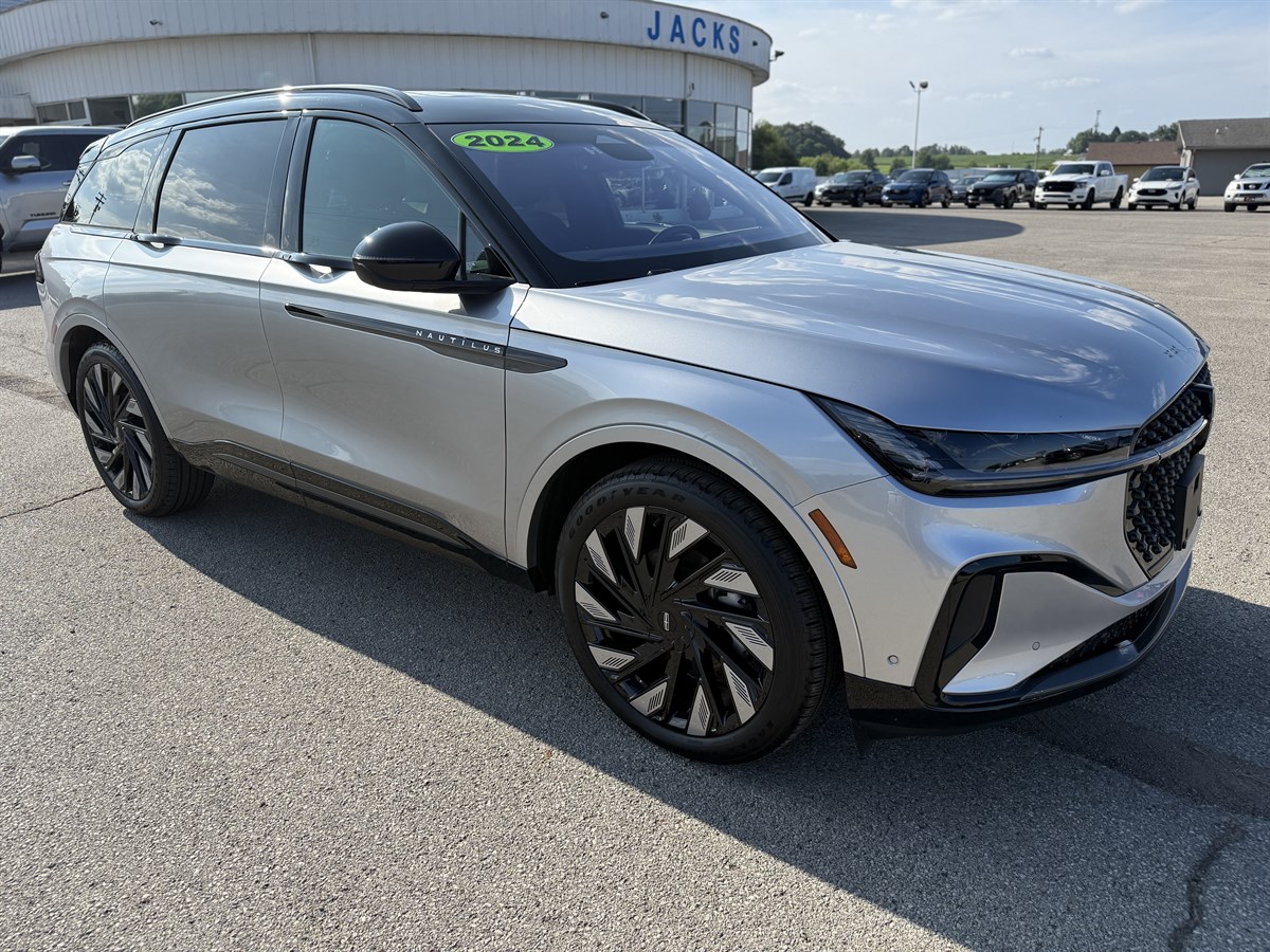 2024 Lincoln Nautilus Reserve photo 3