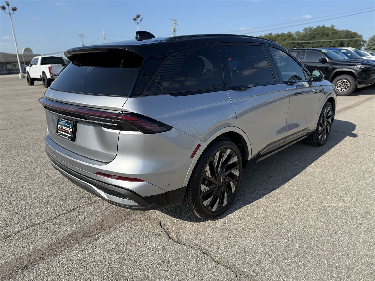 2024 Lincoln Nautilus Reserve photo 2