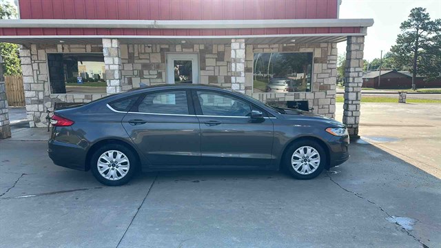 2020 Ford Fusion S's photo