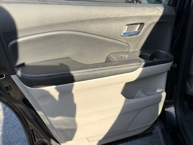 2017 Honda Pilot EX - Photo 11