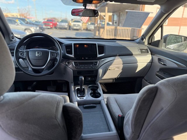 2017 Honda Pilot EX - Photo 10