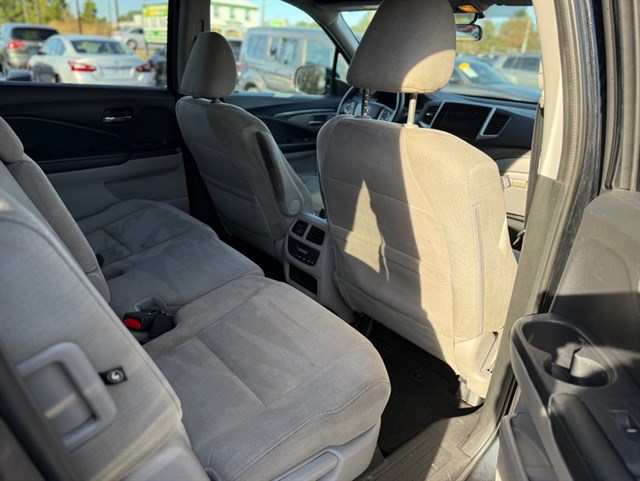 2017 Honda Pilot EX - Photo 16