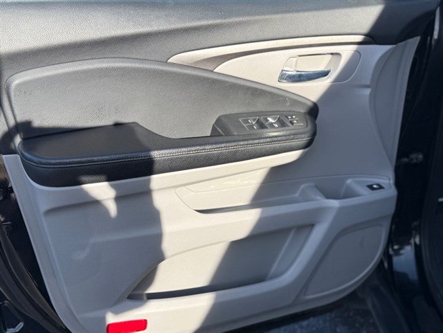 2017 Honda Pilot EX - Photo 7