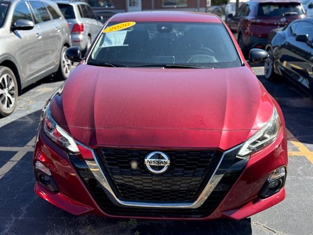 2020 Nissan Altima SR's photo