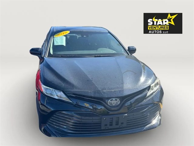 2018 Toyota Camry LE's photo