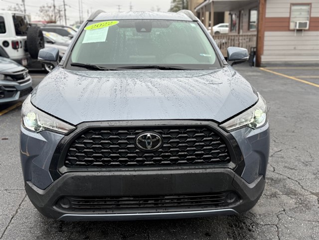 2022 Toyota Corolla Cross LE's photo