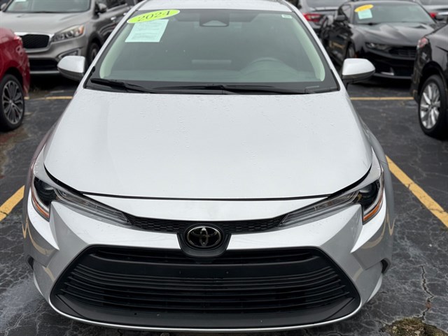2024 Toyota Corolla LE's photo