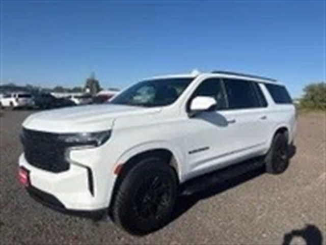 2023 Chevrolet Suburban RST's photo