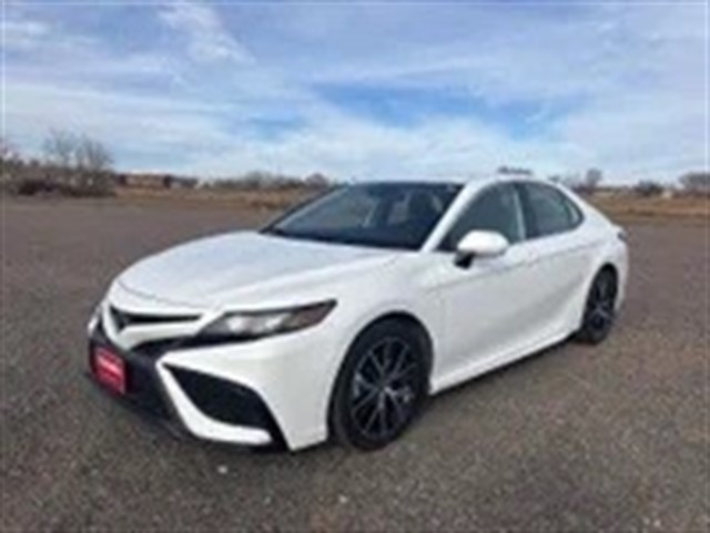 2022 Toyota Camry SE's photo