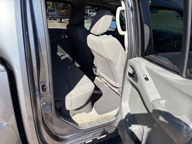 2016 Nissan Frontier SV - Photo 12