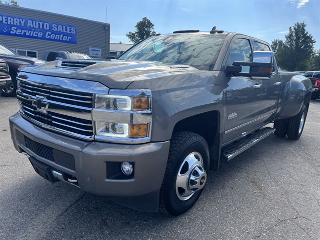 Chevrolet Silverado photo 2