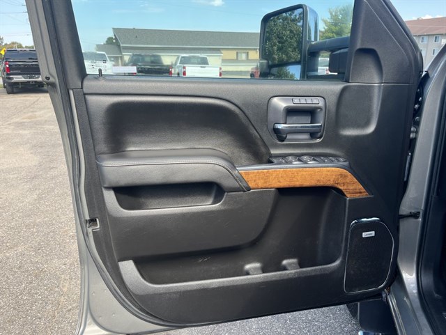 Chevrolet Silverado photo 18