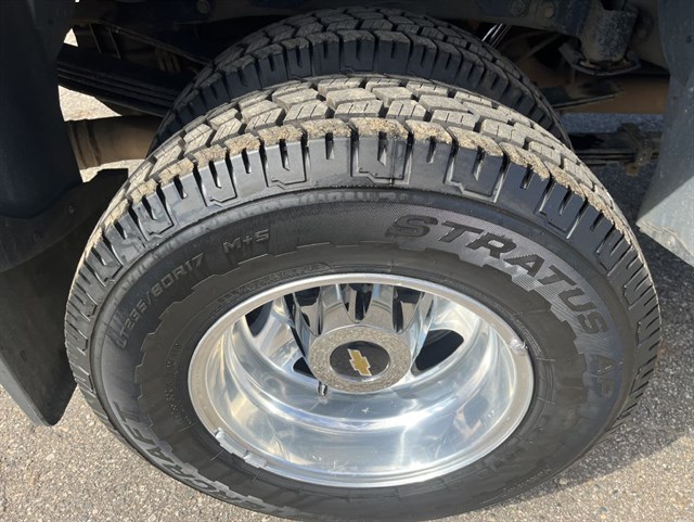 Chevrolet Silverado photo 14