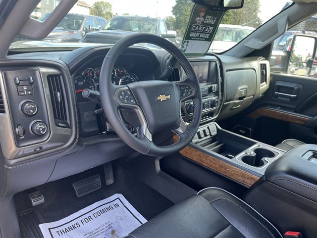 Chevrolet Silverado photo 22