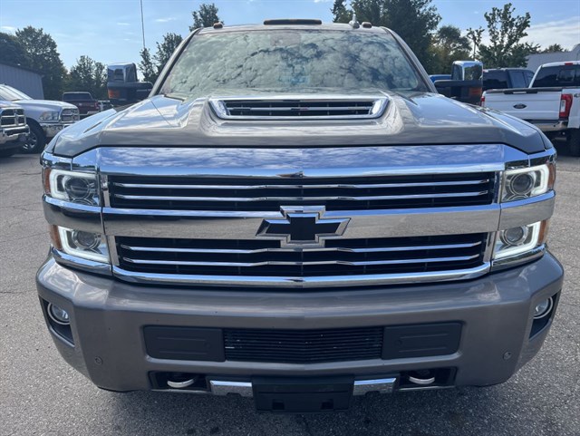 Chevrolet Silverado photo 3