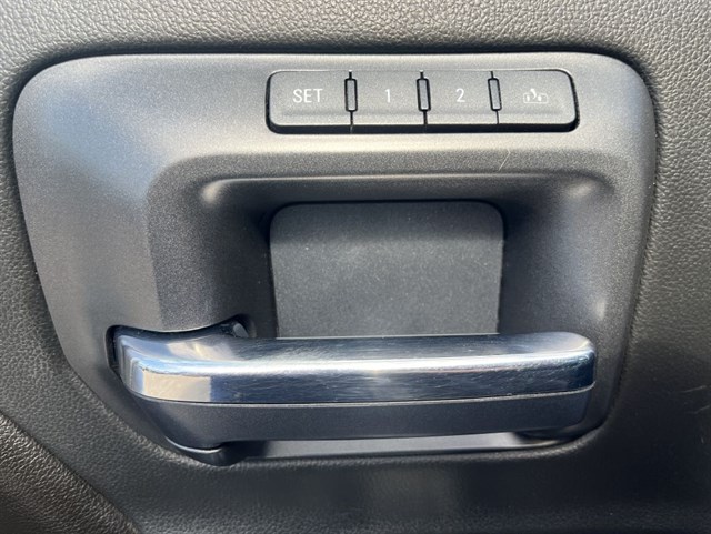 Chevrolet Silverado photo 19
