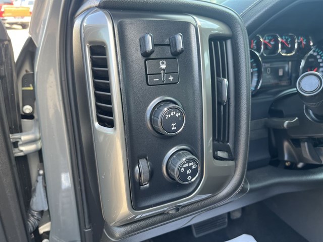 Chevrolet Silverado photo 23