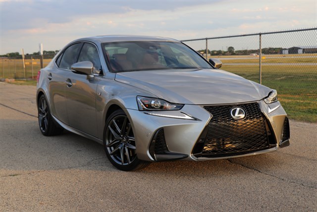 2019 Lexus IS 300 F SPORT's photo