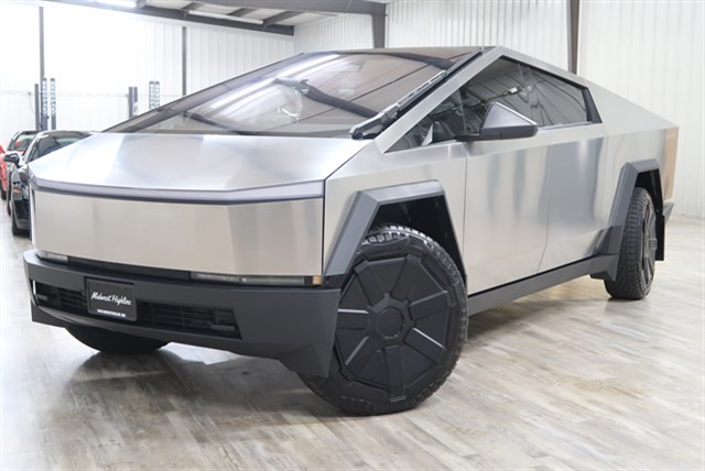 2025 Tesla Cybertruck Base's photo