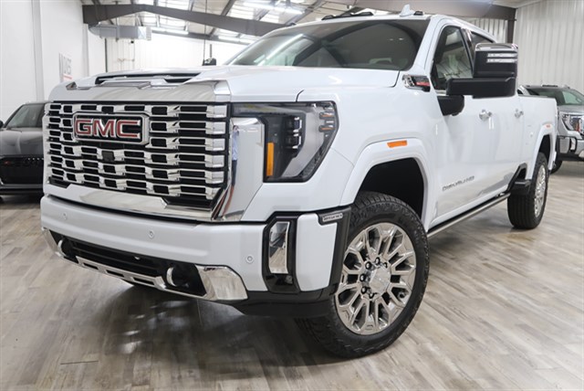 2026 GMC Sierra 4WD Crew Cab Standard Box Denali's photo