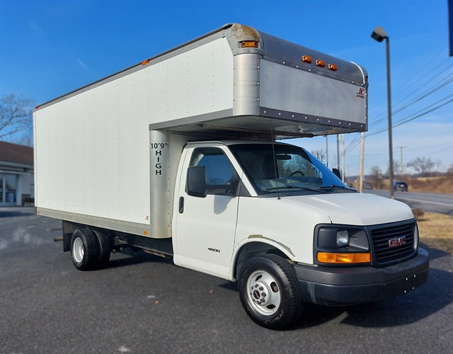 2012 GMC Savana's photo