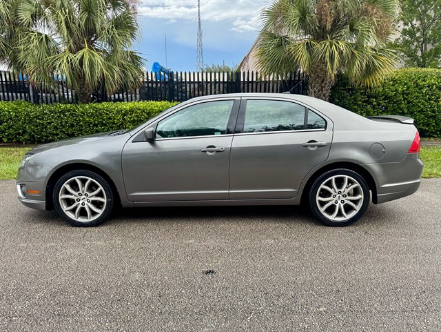 2010 Ford Fusion SE's photo
