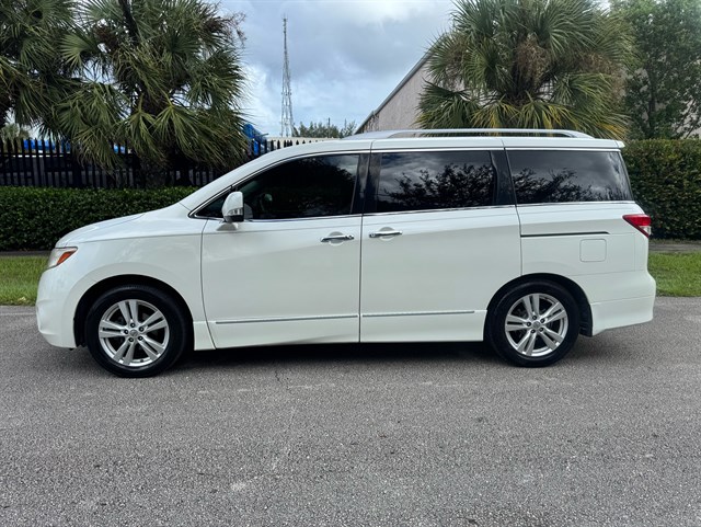 2012 Nissan Quest SL's photo