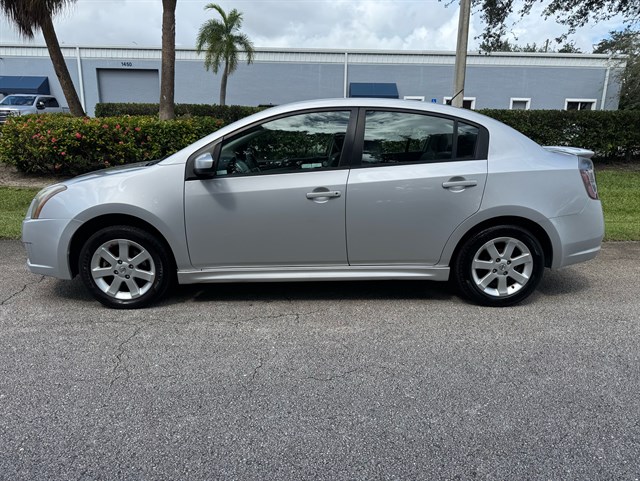 2012 Nissan Sentra SR's photo