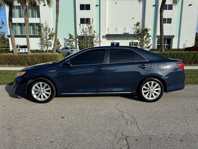 2014 Toyota Camry LE Hybrid's photo