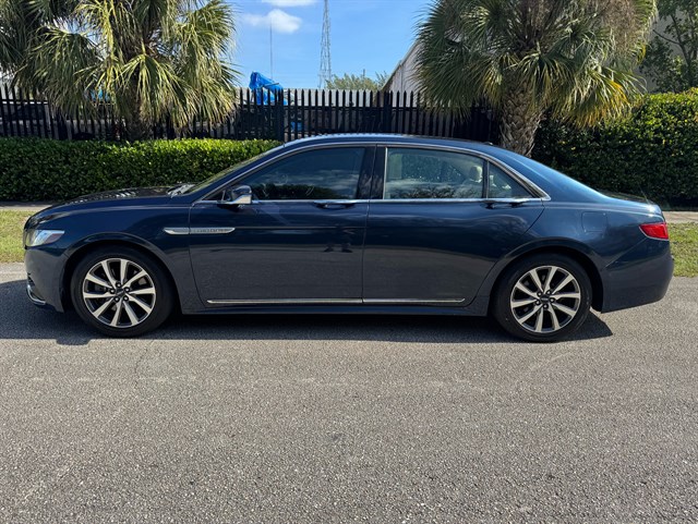 2017 Lincoln Continental Premiere's photo
