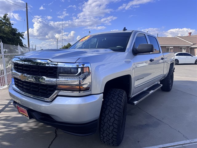 2018 Chevrolet Silverado 1500 Custom Crew Cab Standard Box's photo