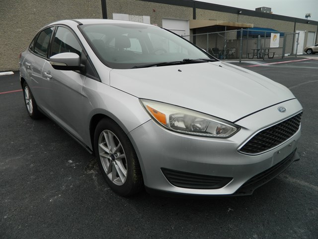2016 Ford Focus SE's photo