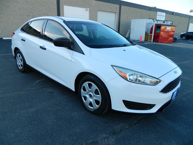 2017 Ford Focus S's photo