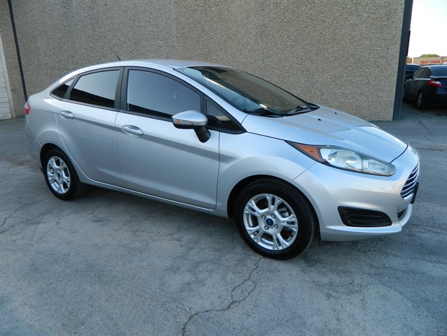 2016 Ford Fiesta SE Sedan's photo