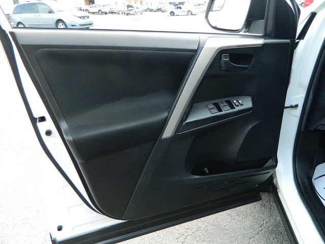 Toyota RAV4 photo 9