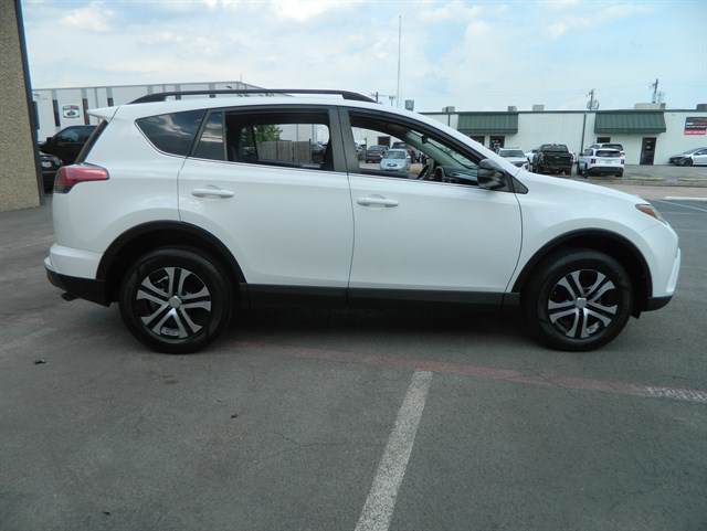 Toyota RAV4 photo 8
