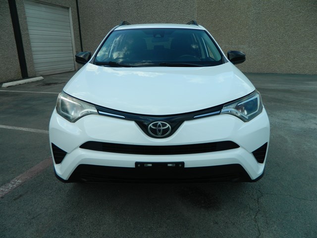Toyota RAV4 photo 2