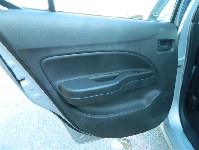 Mitsubishi Mirage G4 photo 16