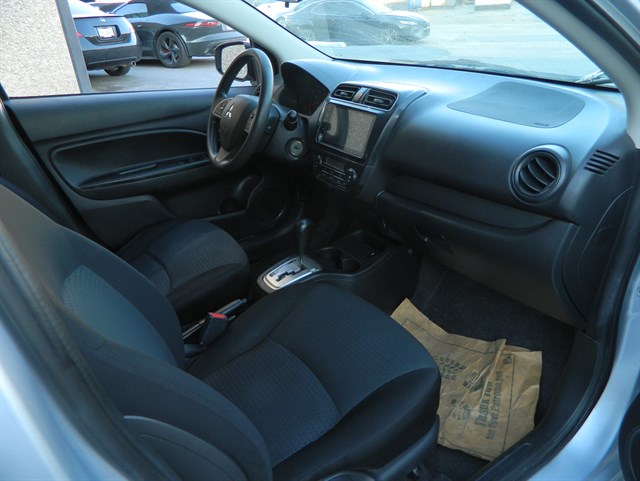 Mitsubishi Mirage G4 photo 25