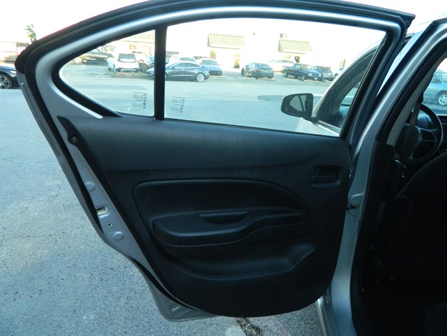 Mitsubishi Mirage G4 photo 14
