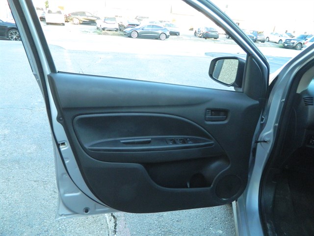 Mitsubishi Mirage G4 photo 9