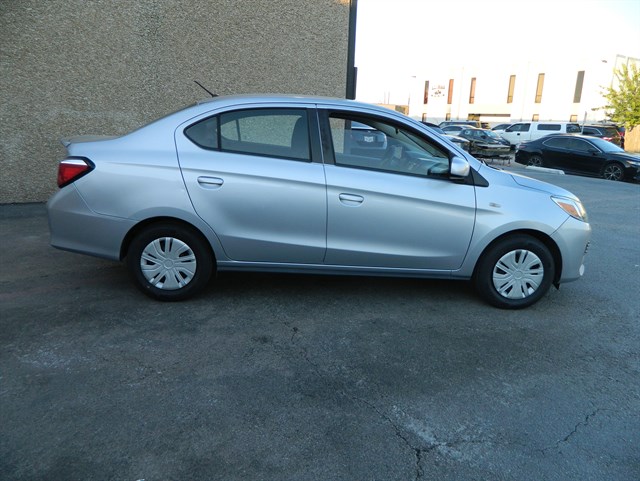 Mitsubishi Mirage G4 photo 4