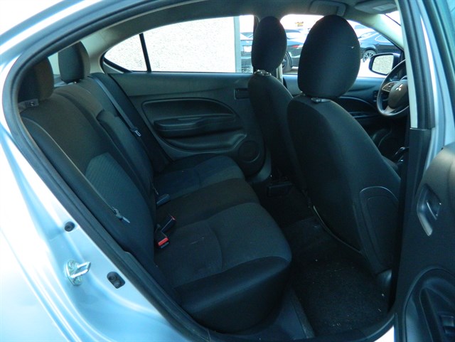 Mitsubishi Mirage G4 photo 23