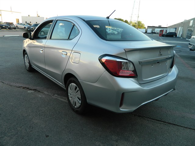 Mitsubishi Mirage G4 photo 7